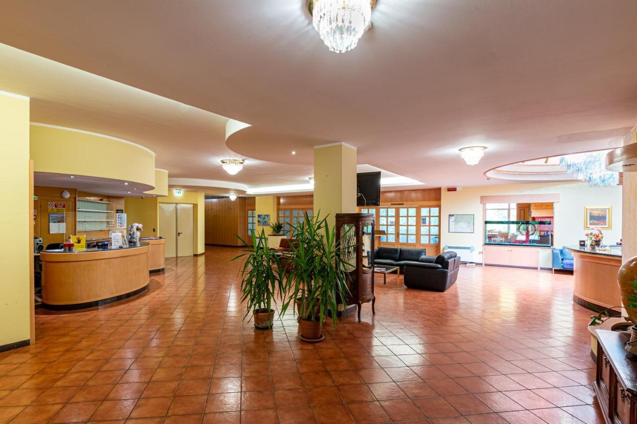 Hotel Villa Strassoldo "Ex Attianese Hotel Restaurant" Червиняно дел Фриули Екстериор снимка