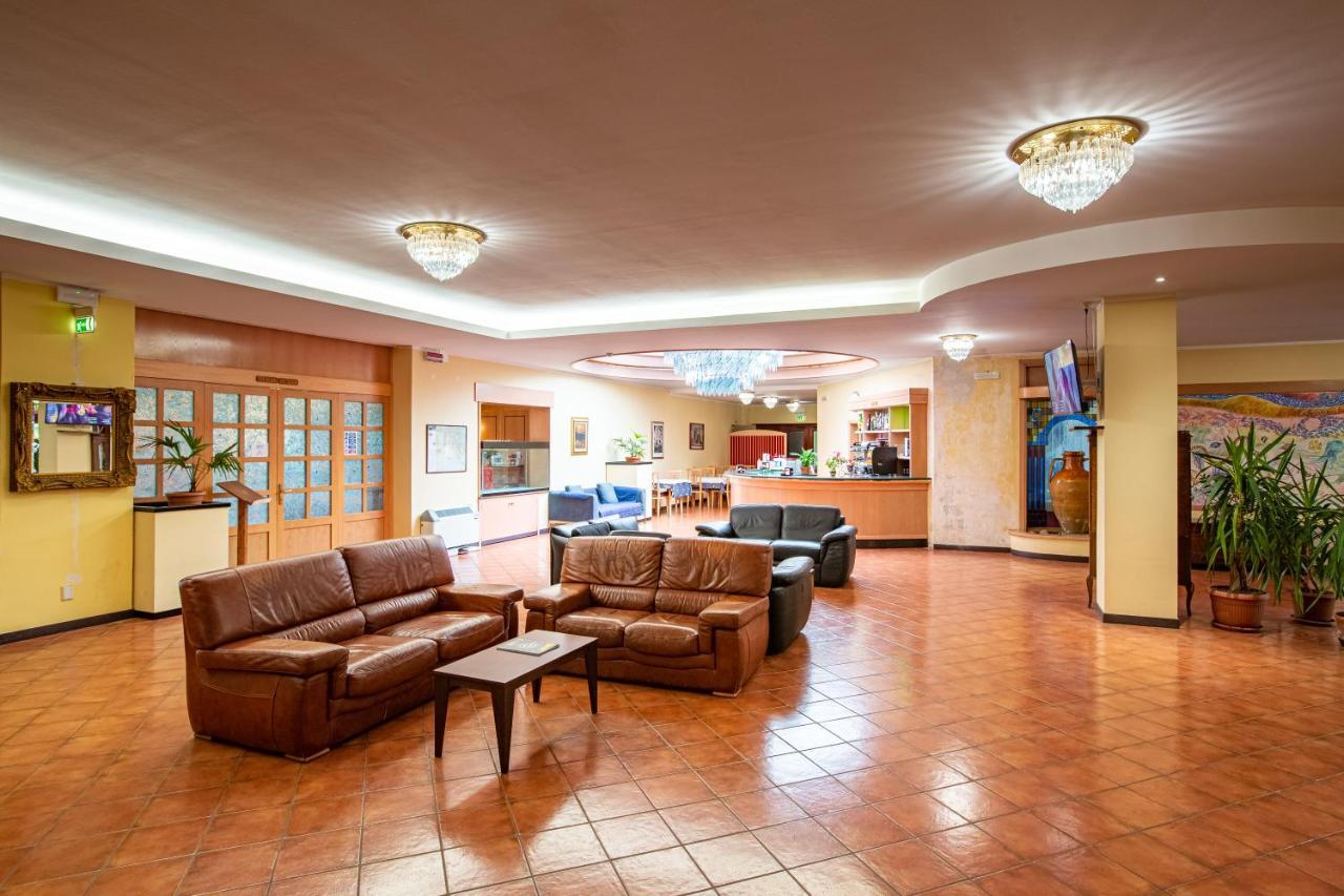 Hotel Villa Strassoldo "Ex Attianese Hotel Restaurant" Червиняно дел Фриули Екстериор снимка