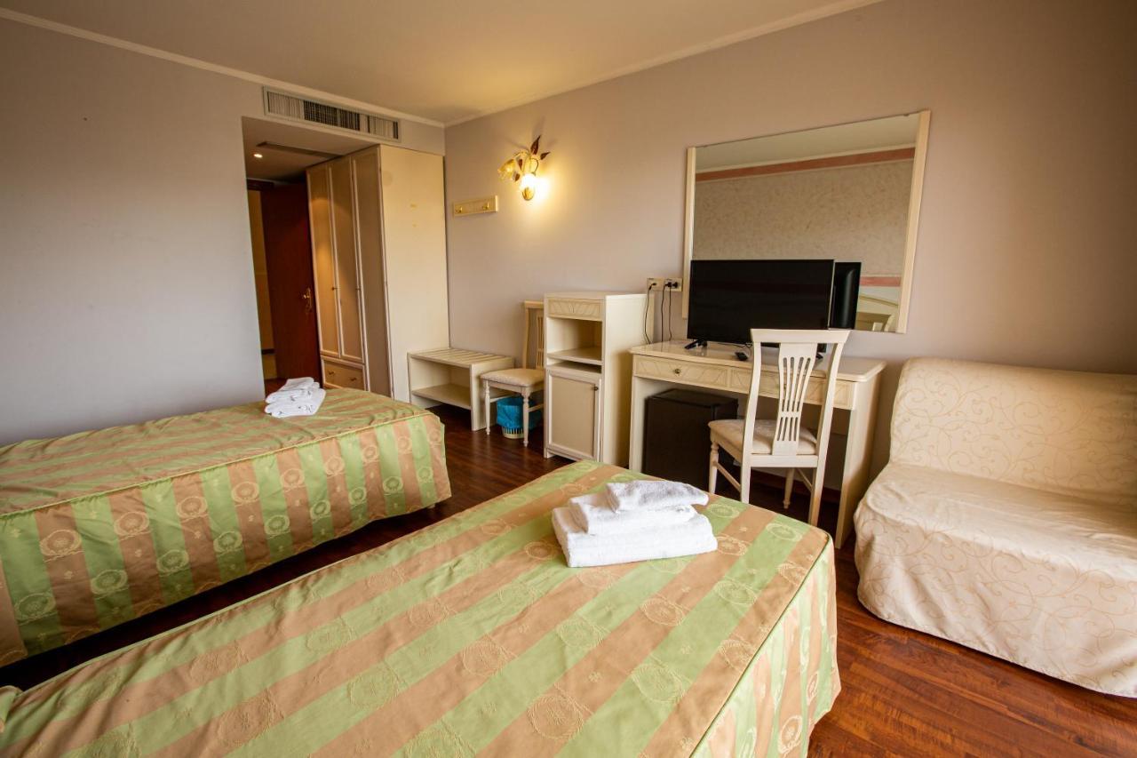Hotel Villa Strassoldo "Ex Attianese Hotel Restaurant" Червиняно дел Фриули Екстериор снимка