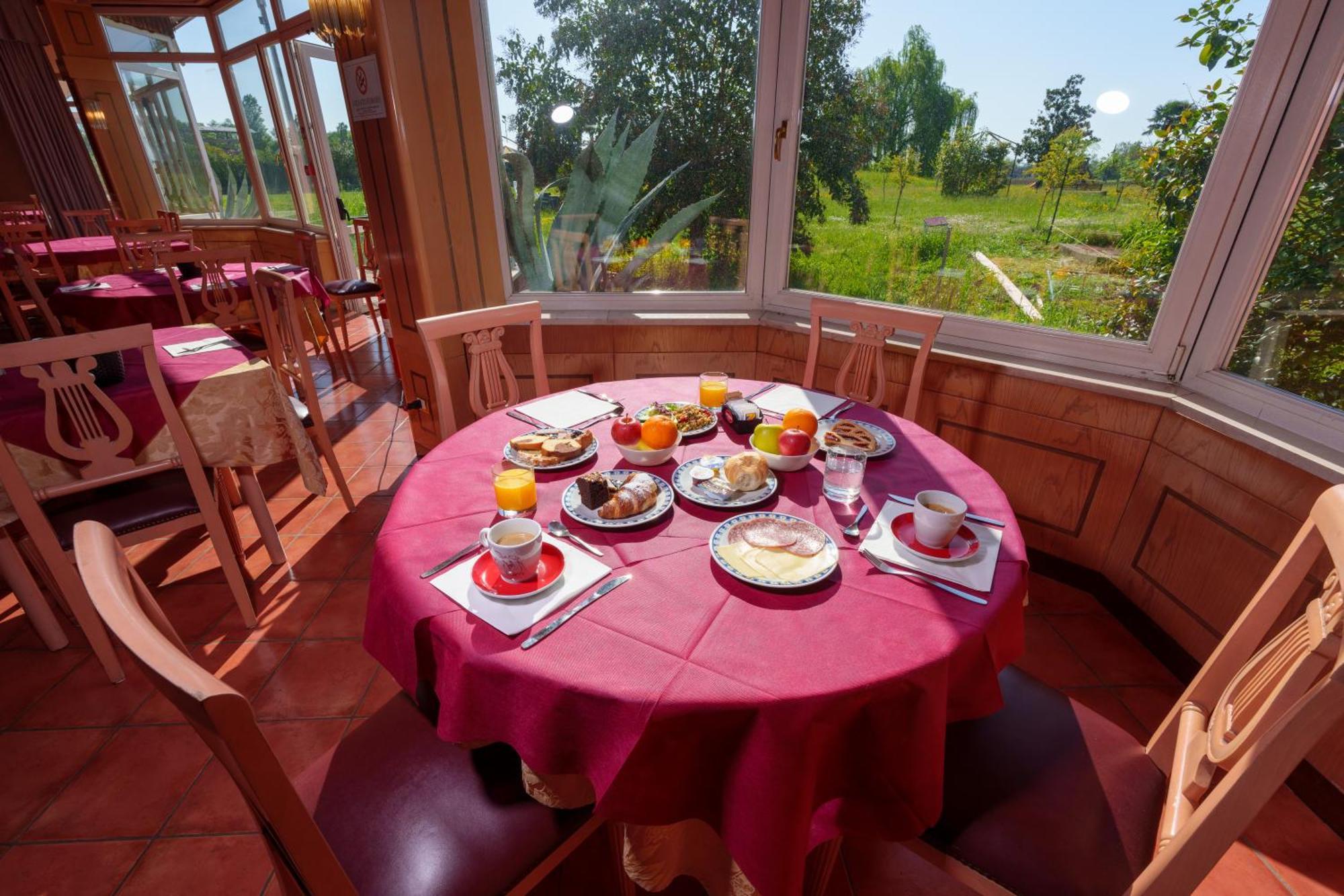 Hotel Villa Strassoldo "Ex Attianese Hotel Restaurant" Червиняно дел Фриули Екстериор снимка