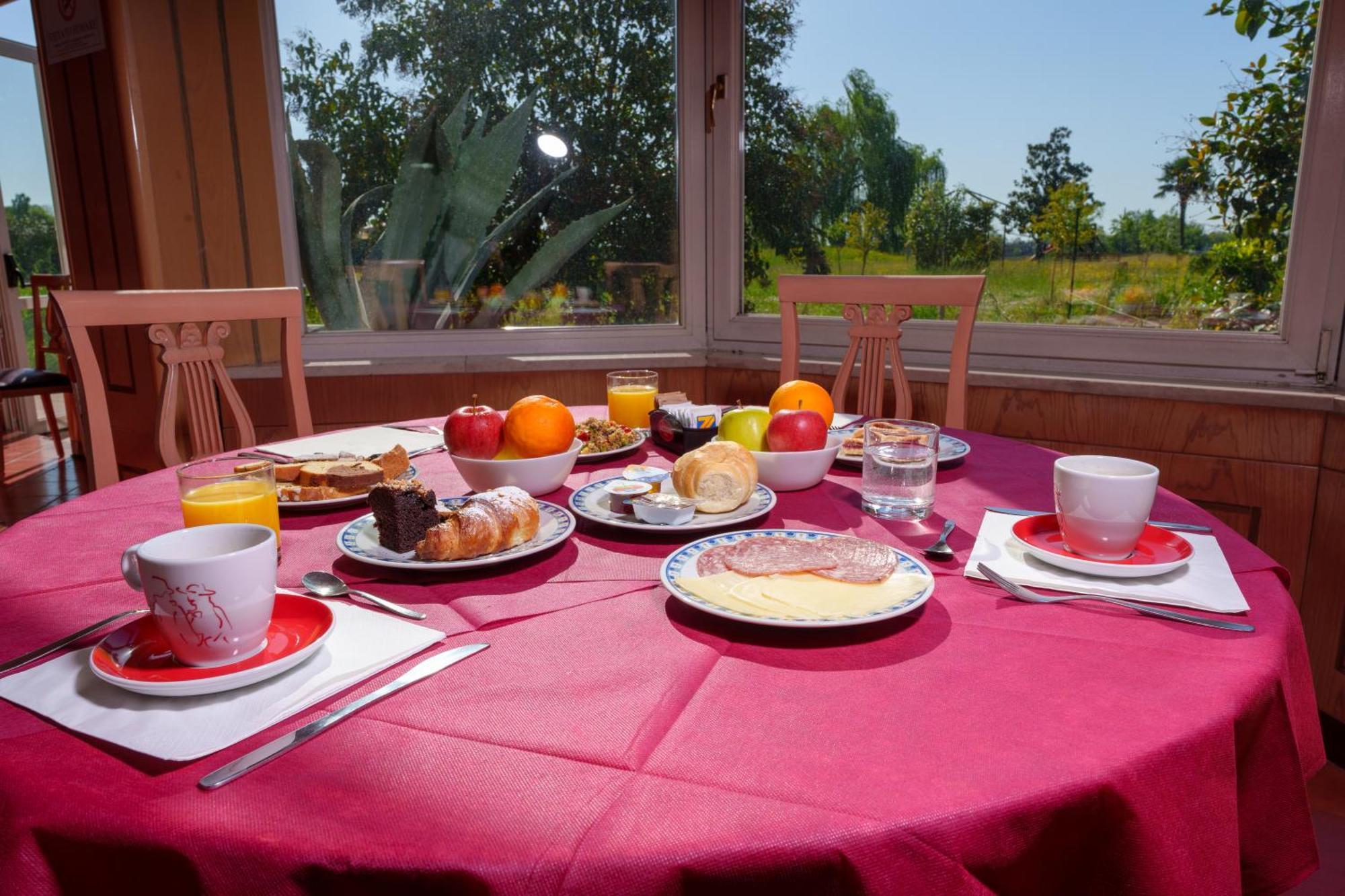 Hotel Villa Strassoldo "Ex Attianese Hotel Restaurant" Червиняно дел Фриули Екстериор снимка