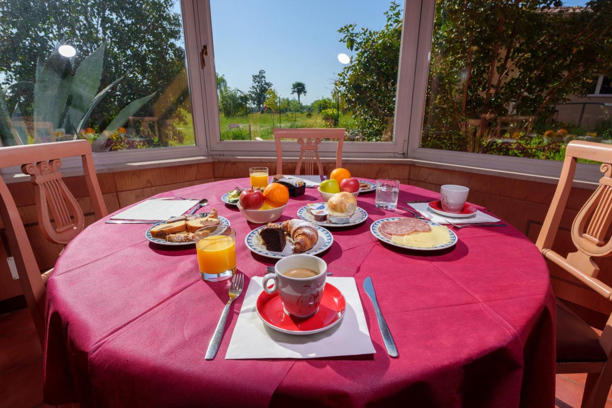 Hotel Villa Strassoldo "Ex Attianese Hotel Restaurant" Червиняно дел Фриули Екстериор снимка