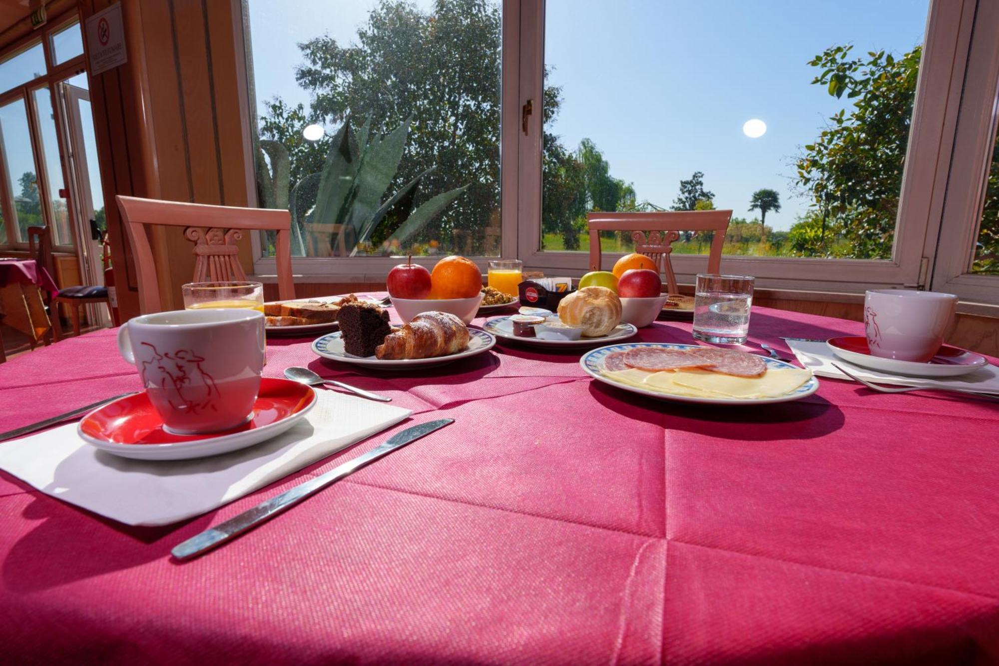 Hotel Villa Strassoldo "Ex Attianese Hotel Restaurant" Червиняно дел Фриули Екстериор снимка