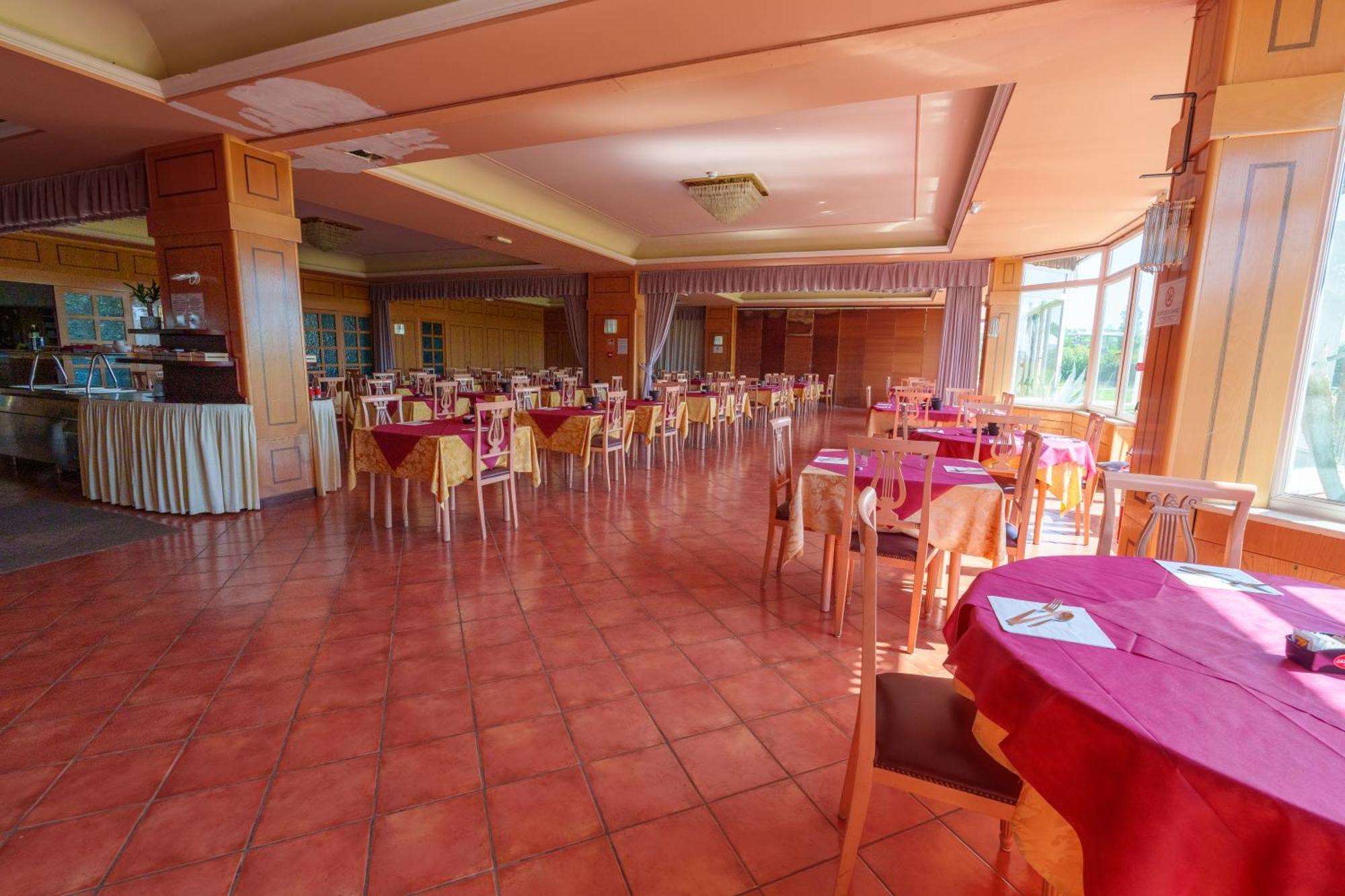 Hotel Villa Strassoldo "Ex Attianese Hotel Restaurant" Червиняно дел Фриули Екстериор снимка