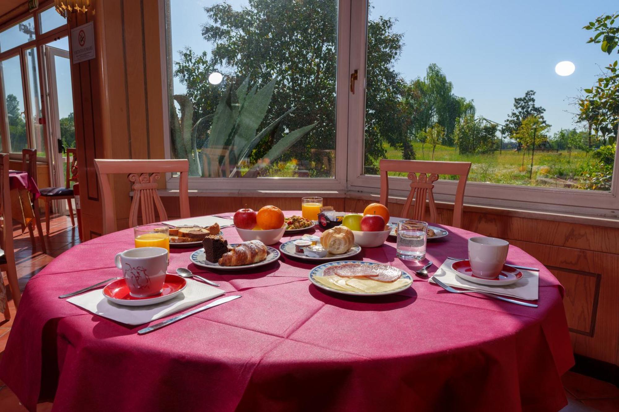 Hotel Villa Strassoldo "Ex Attianese Hotel Restaurant" Червиняно дел Фриули Екстериор снимка