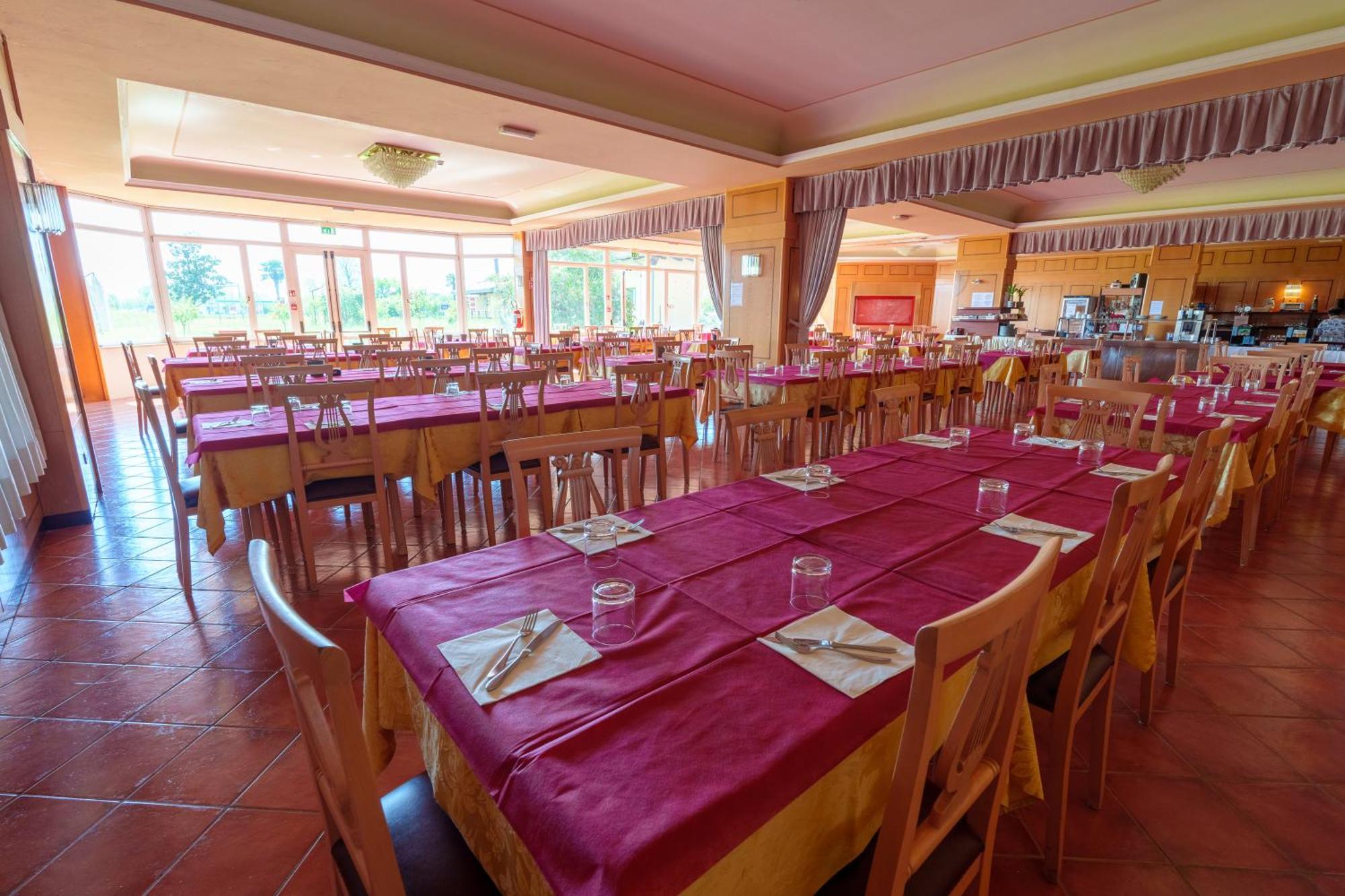 Hotel Villa Strassoldo "Ex Attianese Hotel Restaurant" Червиняно дел Фриули Екстериор снимка