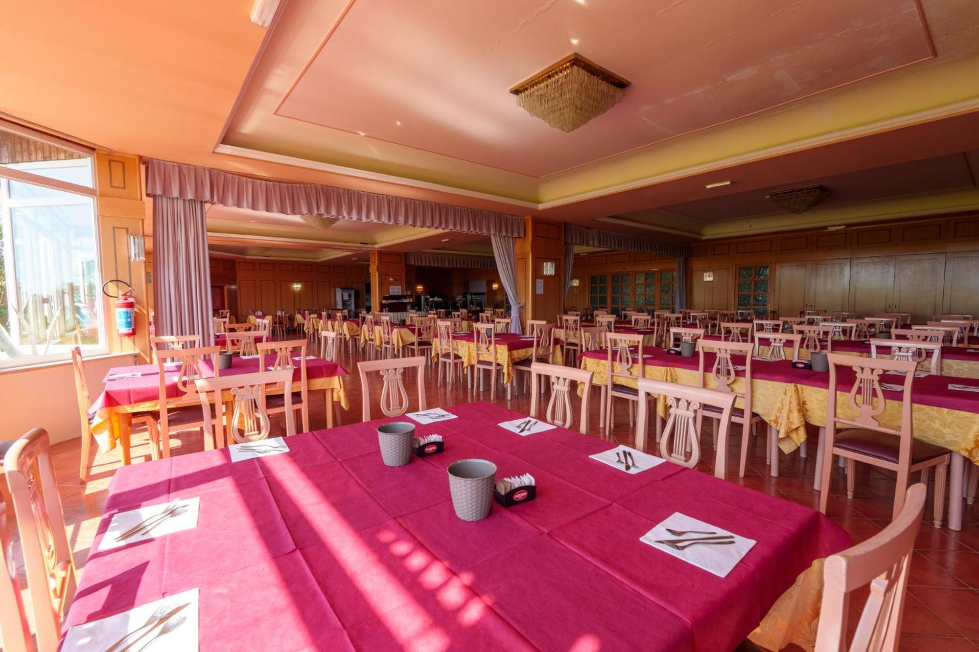 Hotel Villa Strassoldo "Ex Attianese Hotel Restaurant" Червиняно дел Фриули Екстериор снимка