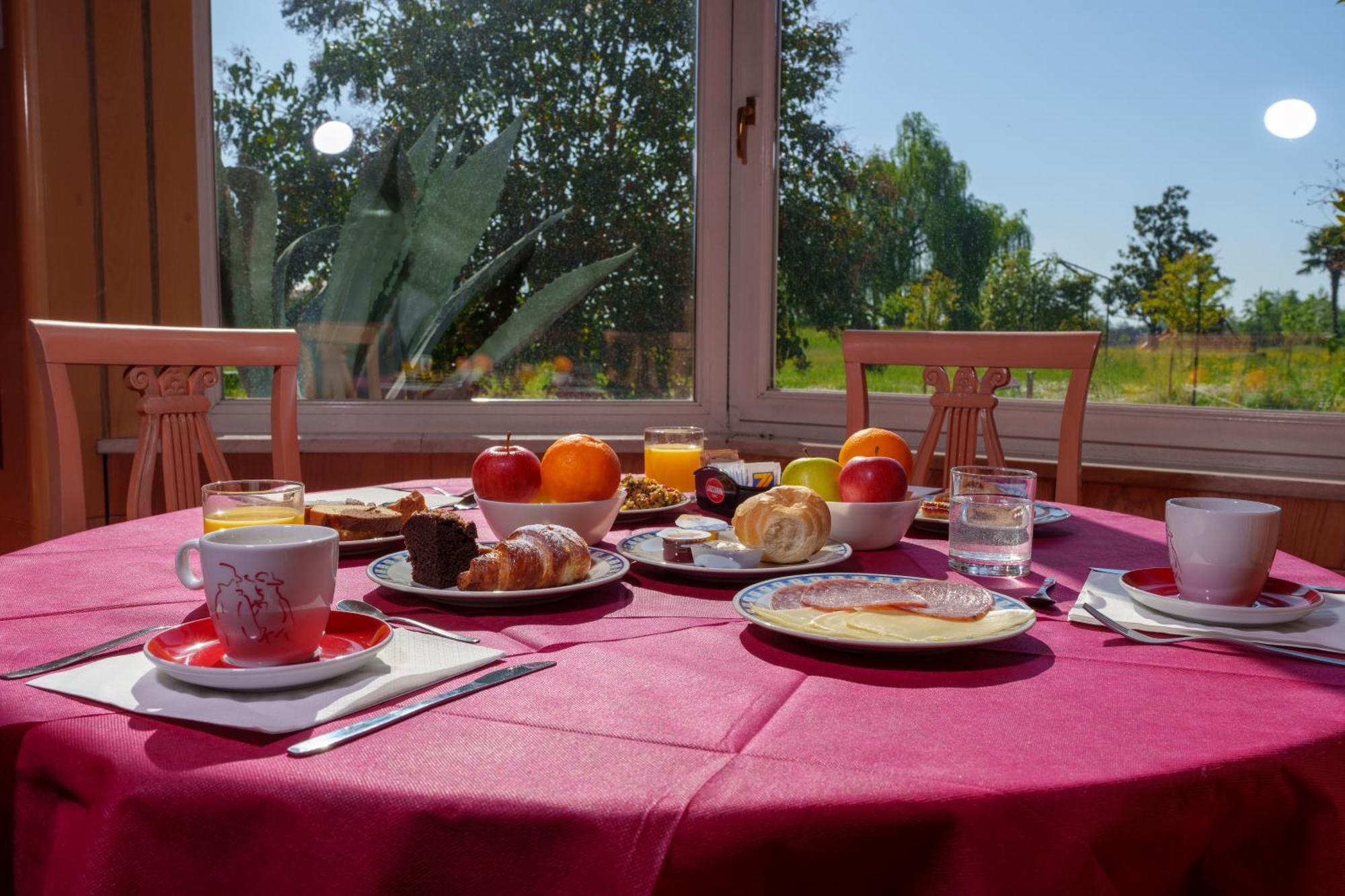 Hotel Villa Strassoldo "Ex Attianese Hotel Restaurant" Червиняно дел Фриули Екстериор снимка