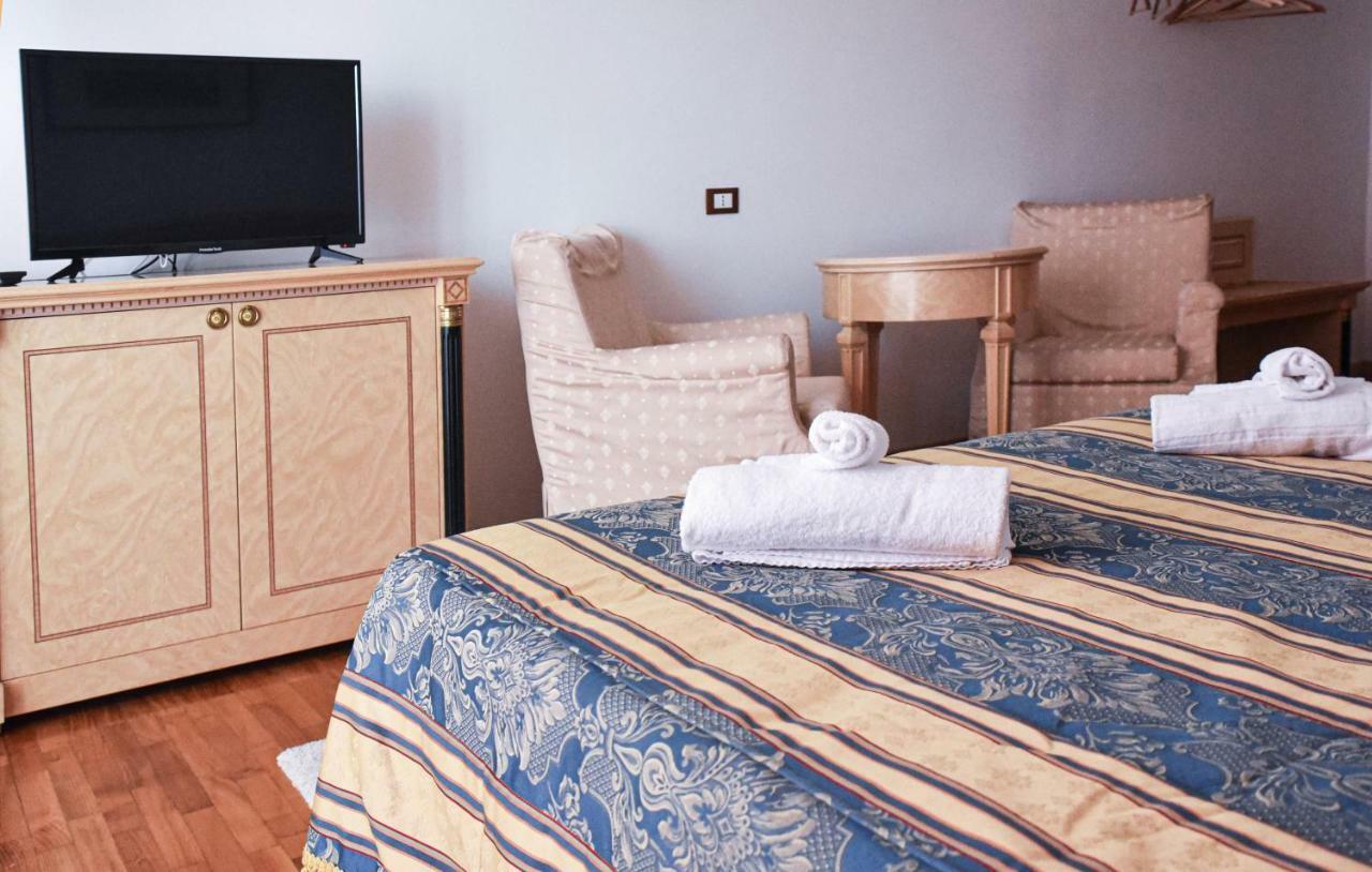 Hotel Villa Strassoldo "Ex Attianese Hotel Restaurant" Червиняно дел Фриули Екстериор снимка